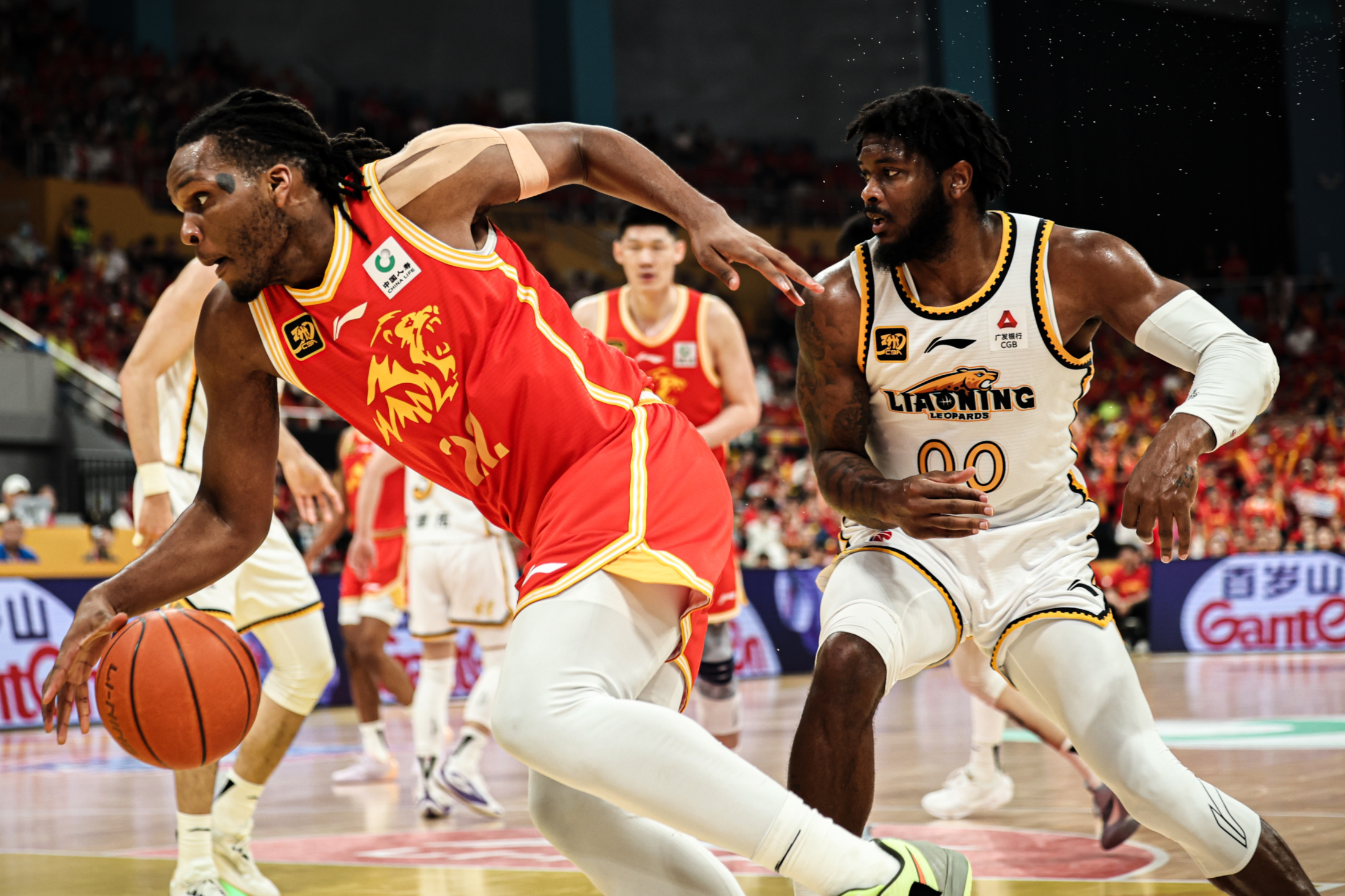 加时末段CBA季后赛传出新动向，巴黎圣日耳曼调整名单，管理层表态：引发热议，球探报告显示潜力的简单介绍